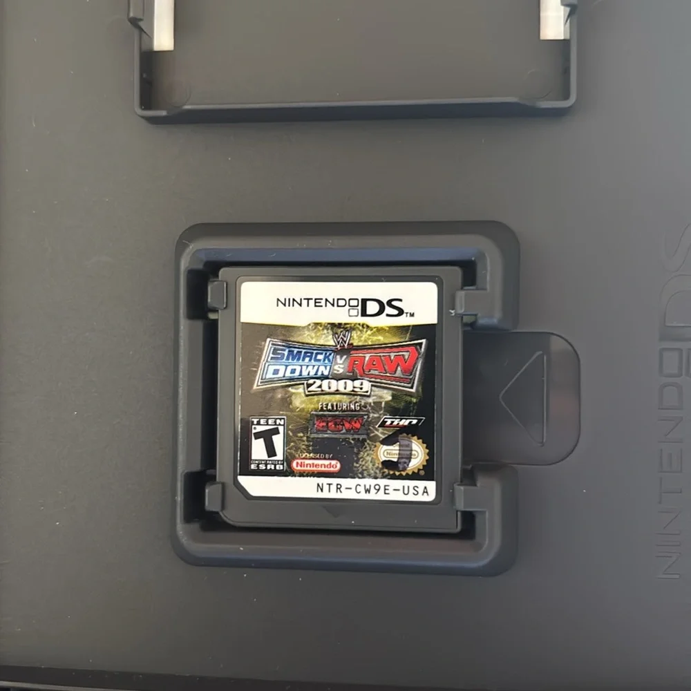 Smackdown vs. Raw 2009 Nintendo DS Game - Picture 3 of 3